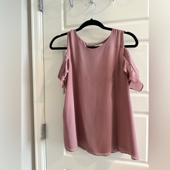 Q&A Off the shoulder pink top - Picture 2 of 5